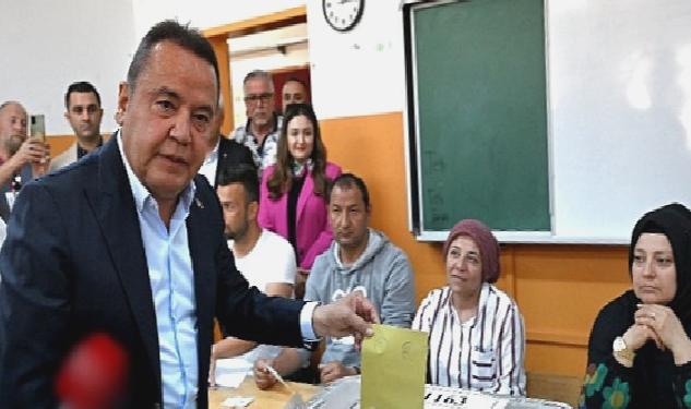 Antalya Büyükşehir Belediye Başkanı Muhittin Böcek Oyunu Kullandı
