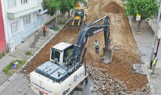 Aydın Büyükşehir Belediyesi Efeler Şerbetçi Caddesi’nde Sıcak Asfalt Çalışmalarına Başladı