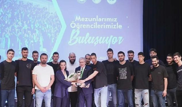 EÜ Erkek Voleybol Takımı Türkiye şampiyonu!