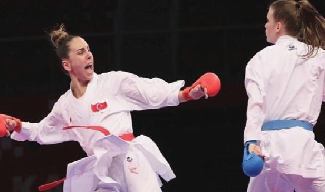 Kağıtsporlu Gülsen, Akdeniz Karate Şampiyonu oldu