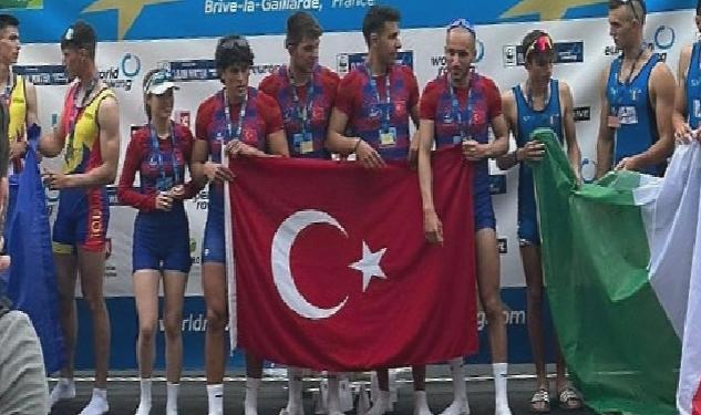 Kürek Milli Takımı’ndan 2 Altın 1 Gümüş