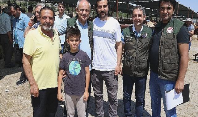 Başkan Esat Öztürk Kurban pazarını ziyaret etti