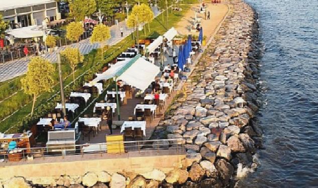 Bayraklı’nın sosyal tesisleri misafirlerini bekliyor
