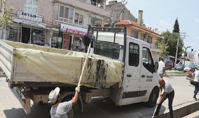 Burhaniye’de mazgal ve kanal temizliği devam ediyor 