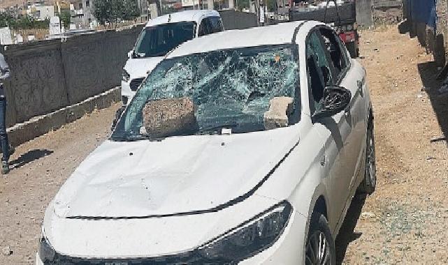 Dicle Elektrik Ekibine Saldırıp Direkleri Tahrip Ettiler