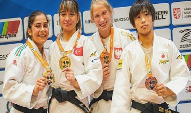 Merve ve Ayşenur, Avrupa’dan madalyayla döndü