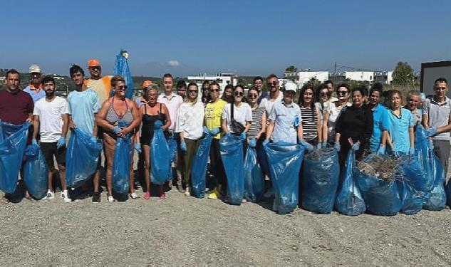 Seferihisar’da Çevre Günü’nde plaj temizliği