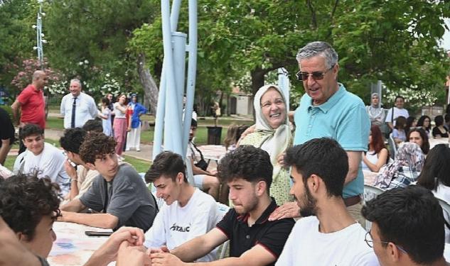 Sınav öncesi öğrencilere motivasyon yemeği