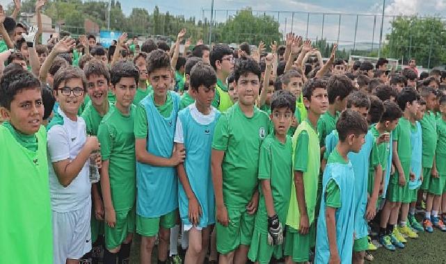 Sivas Belediyesi Geleneksel Futbol Yaz Okulu Açıldı