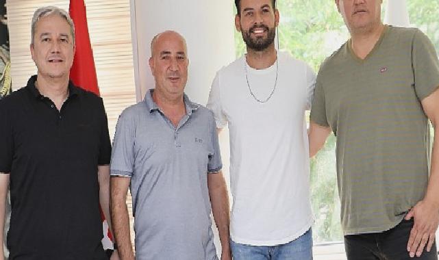 Burhaniye Belediyespor, gol kralı ile yola devam ediyor