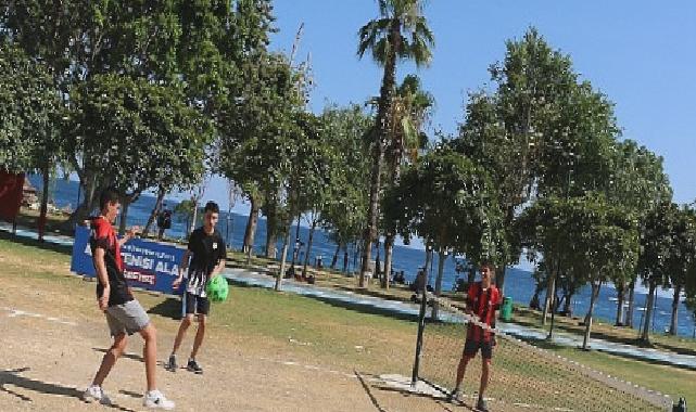 Büyükşehir’den gençlere ayak tenisi sahası