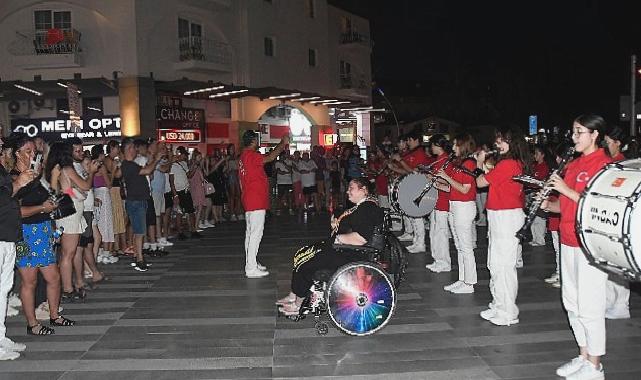 Cumhuriyet Bandosu Kemer’i salladı