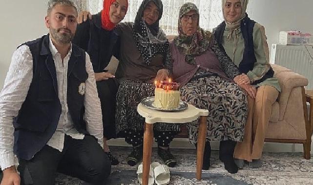 Pambuk teyze 79 yaşında ilk doğum gününü kutladı 