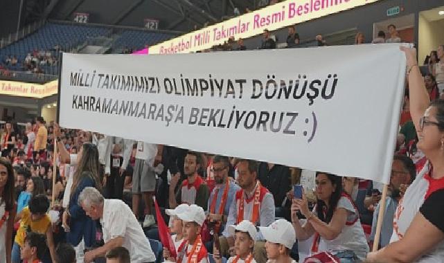 Kahramanmaraşlı çocuklar, Türkiye-Ukrayna Milli Basketbol maçında millileri desteklemek için İstanbul’daydı