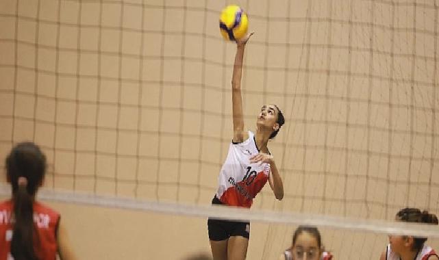 Burhaniye Belediyesi 2.Voleybol Turnuvasının açılışı yapıldı