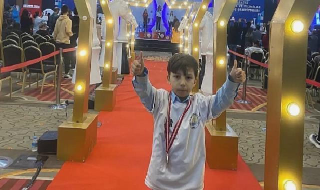 Gölcük belediyesporlu satranç sporcusu Ali mete dere milli takımda