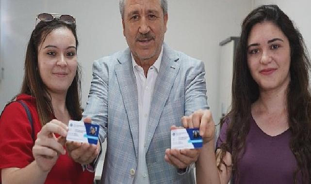 Ege Üniversitesi mezunlarıyla bağını koparmıyor