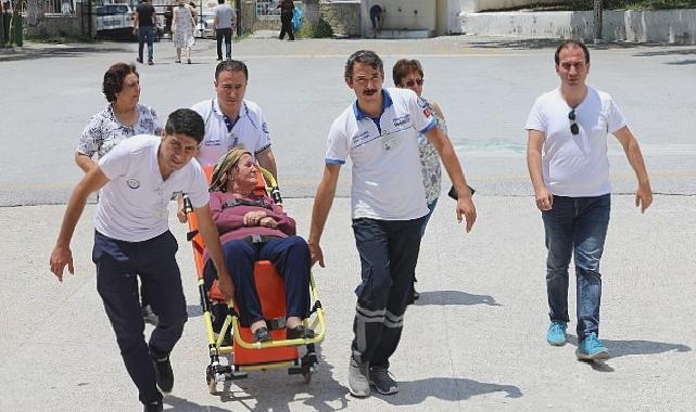 Büyükşehir Ekipleri Vatandaşları Sandığa Götürecek