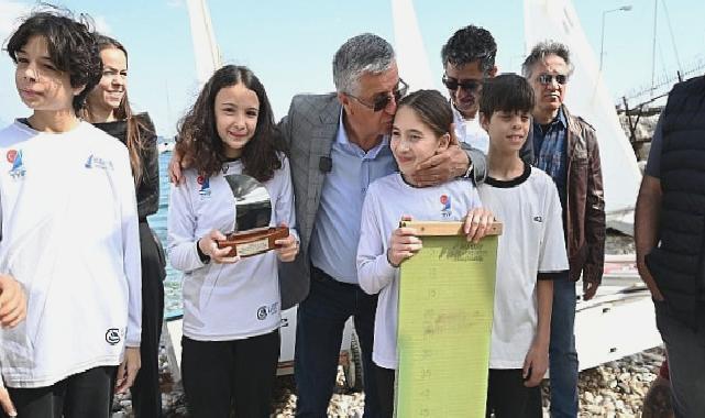 Yat Yelken Kulübü’nden Başkan Topaloğlu’na teşekkür plaketi
