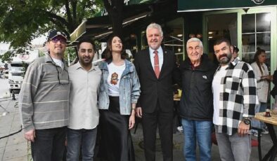 Lüleburgaz Belediye Başkanı Dr. Murat Gerenli, çekimleri Lüleburgaz’da süren ‘Paranoya’ filminin setini ziyaret ederek usta oyuncularla bir araya geldi