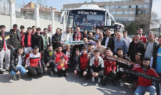 Sivas Belediye Başkanı Dr. Adem Uzun, deplasmanda oynanacak Trabzonspor-Sivasspor karşılaşması öncesi kırmızı beyazlı taraftarları Trabzon’a yolcu etti