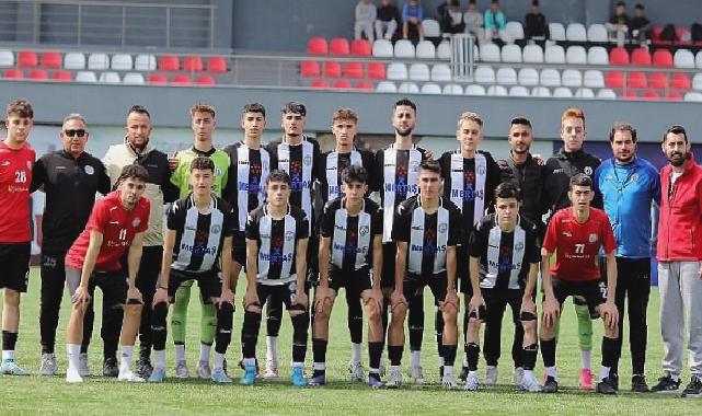 Burhaniye Belediyespor U-18 Takımı, Türkiye Şampiyonası’na son 24 turunda veda etti