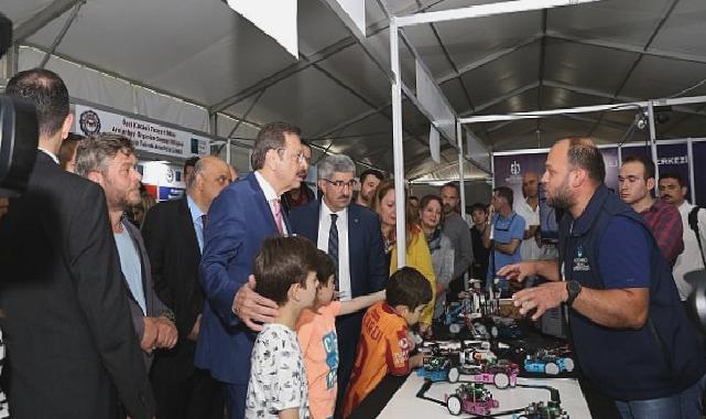 Hisarcıklıoğlu’dan Bilişim Fuarı’na tam not