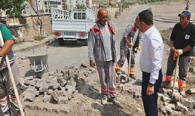Nevşehir Belediye Başkanı Rasim Arı, Mehmet Akif Ersoy Mahallesi’nde belediye ekiplerince gerçekleştirilen yol bakım ve onarım çalışmalarını inceledi