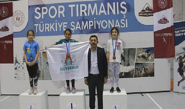 Nevşehir Belediyesi Gençlik ve Spor Kulübü sporcusu Belkıs Durmuş, Spor Tırmanış Küçükler Türkiye Şampiyonası’nda tüm rakiplerini geride bırakarak Türkiye Şampiyonu oldu.
