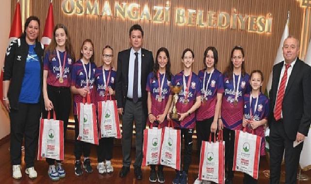 Şampiyon öğrencilerden Başkan Aydın’a ziyaret