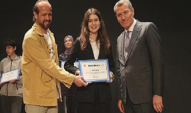 ZEYGEM Atölyelerini Başarıyla Tamamlayan Gençler Sertifikalarını Başkan Arısoy’un Elinden Aldılar