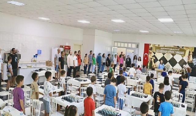 Burhaniye Belediyesi tarafından düzenlenen “Yaza Merhaba Satranç Turnuvası” büyük bir coşkuyla başladı