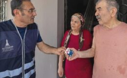 İzmir’de Emekli Dayanışma Kartı yüzleri güldürdü “Allah böyle başkanları hep var etsin”