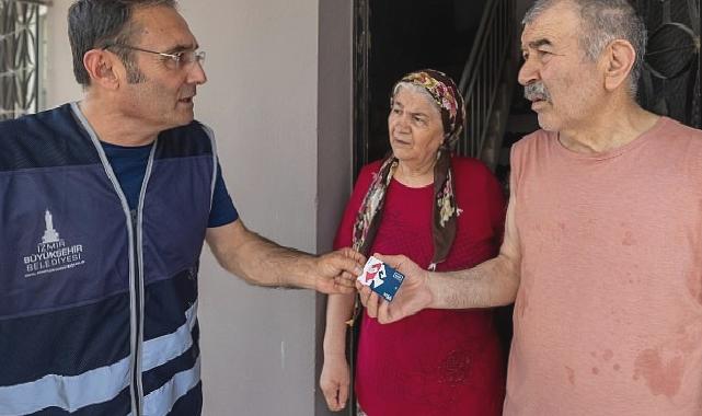 İzmir’de Emekli Dayanışma Kartı yüzleri güldürdü “Allah böyle başkanları hep var etsin”