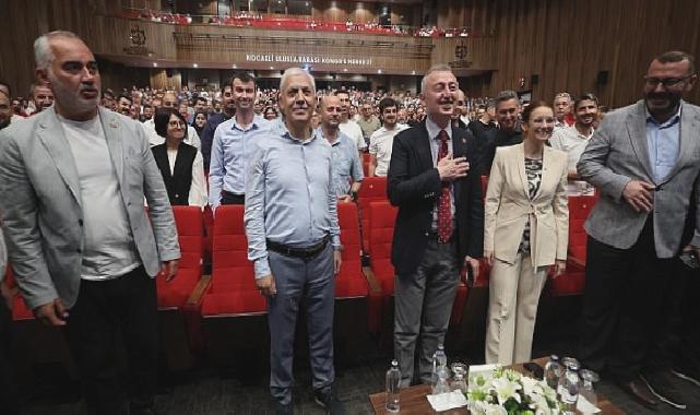 Kocaeli Büyükşehir Belediye Başkanı Tahir Büyükakın, Büyükşehir personeliyle bayramlaştı