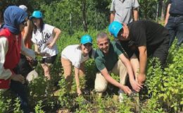 Özel çocuklarımız sebze ve aromatik bitki yetiştiriyor