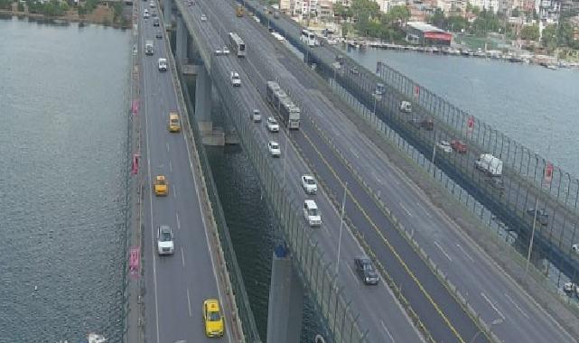 İstanbul Büyükşehir Belediyesi Haliç Köprüsü metrobüs yolundaki asfalt yenileme çalışmasını bitirdi