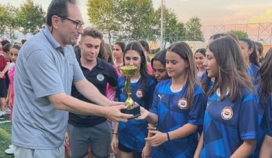İzmir’in futbolcu kızları geleceğe umut oldu