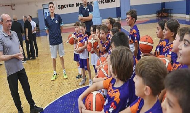 Selçuklu Belediye Başkanı Ahmet Pekyatırmacı, Selçuklu Belediyesi Yaz Spor Okulları’nda farklı branşlarda eğitim alan spor okulu öğrencilerini ziyaret etti
